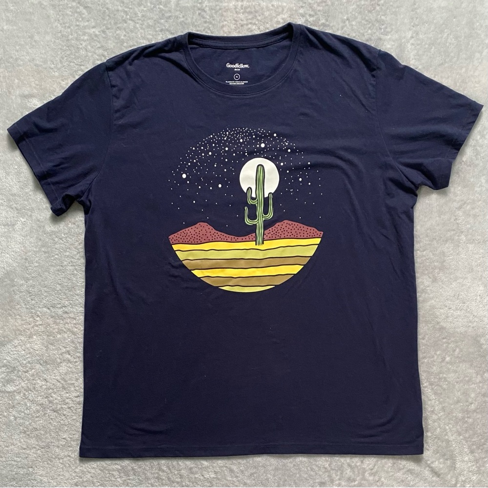 Navy blue short sleeve graphic tee
